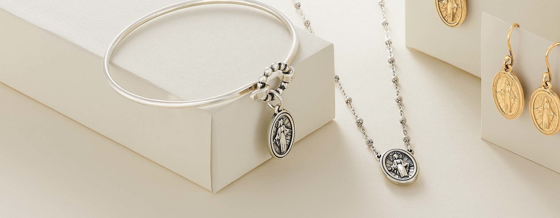 revslider_jewerly12_bg.jpg
